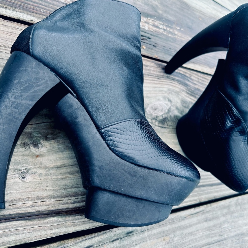 Elly Clay Armadillo Style Arch Heels